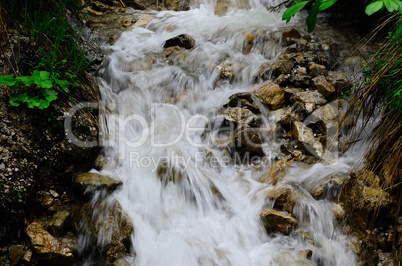 wildwasser am berg