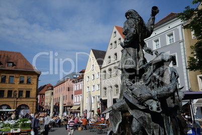 Hochzeitsbrunnen und Marktplatz in Amberg