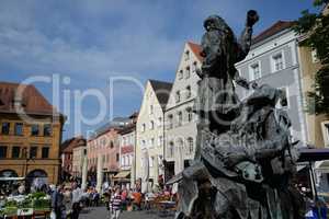 Hochzeitsbrunnen und Marktplatz in Amberg
