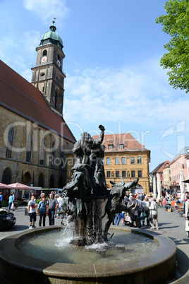 Hochzeitsbrunnen und Basilika in Amberg