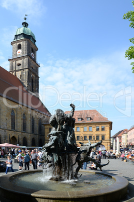 Hochzeitsbrunnen und Basilika in Amberg