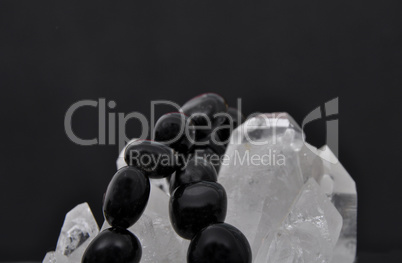 Obsidian auf Bergkristall