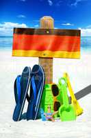 Holzschild mit Deutschland Flagge am Strand