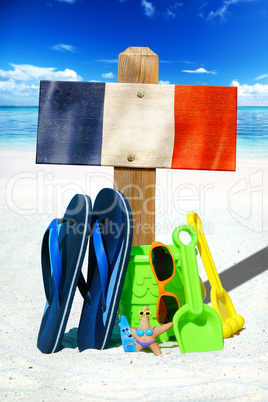 Holzschild mit Frankreich Flagge am Strand