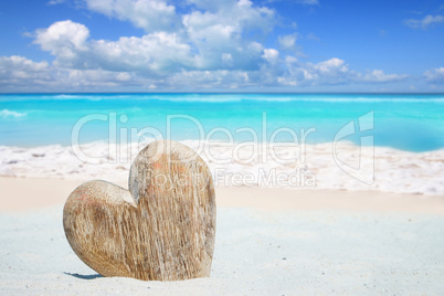 Großes Herz aus Holz zum beschriften am Strand