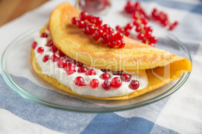 Süsses Omelette mit Quark und Johannisbeeren