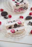 Cookies and Cream Parfait mit Himbeeren