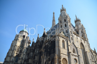 stefansdom und blauer himmel