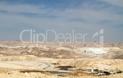 The Dead Sea Works is an Israeli potash plant in desert .