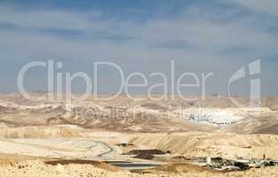 The Dead Sea Works is an Israeli potash plant in desert .