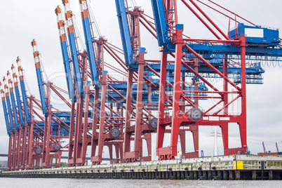 Containerbrücken im Hafen von Hamburg, Deutschland