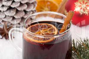 Closeup Glühwein an Weihnachten im Winter Getränk Alkohol