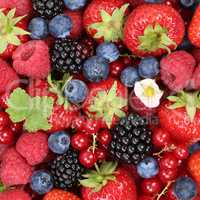 Früchte Beeren Hintergrund mit Erdbeeren, Himbeeren und rote Jo
