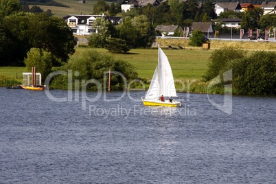 Segelboot auf See