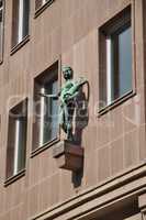 Statue an einem Haus in Nürnberg