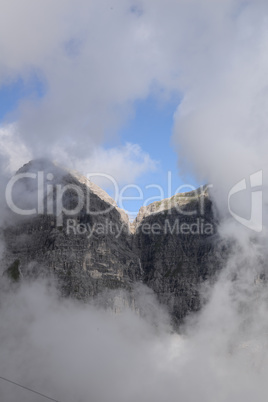 Kalkkögel mit Wolken