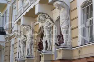 The sculptures supporting designs of a balcony photo