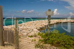 Mole Wellen Felsen Insel Bahamas
