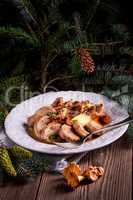 Mashed potatoes with pork medallions and chanterelle sauce