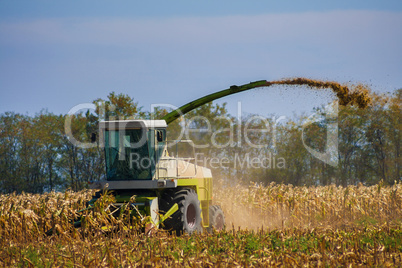 Harvester combine