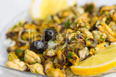 Mussels with parsley and lemons
