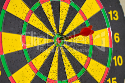 Darts board with one dart stuck in the middle