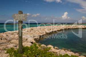 Mole Wellen Felsen Insel Bahamas