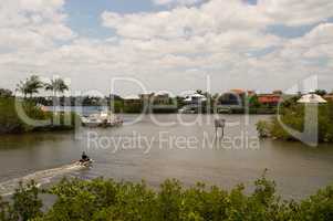 Kanal mit Wohnhäusern in Fort Myers Florida