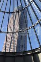 U-Bahn-Station und Messeturm in Frankfurt