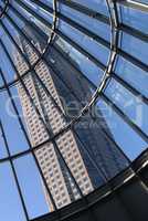 U-Bahn-Station und Messeturm in Frankfurt