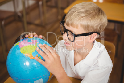 Pupil looking at a globe of earth