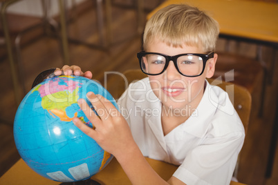 Pupil looking at a globe of earth