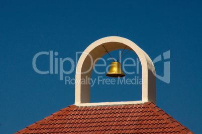 Kirche Kirchturm Glocke Gold Dach läuten