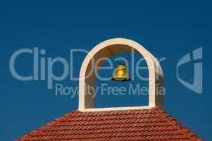 Kirche Kirchturm Glocke Gold Dach läuten