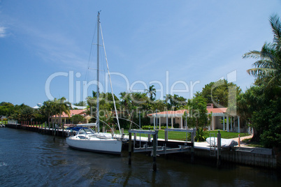 Segelboot am Riverwalk in Fort Lauderdale