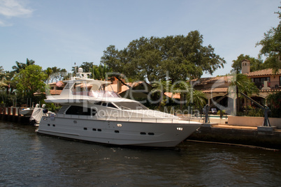 Yacht am Riverwalk in Fort Lauderdale