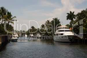wohnen in Fort Lauderdale am Kanal mit Yacht