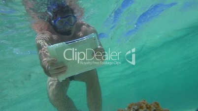 Underwater shooting with tablet computer
