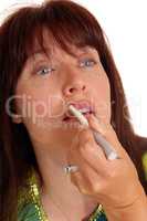 Woman putting lipstick on her lipsD1:J37.