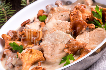 Pork tenderloin with Chanterelle sauce