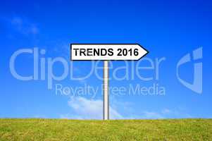 Schild Wegweiser zeigt Trends 2016