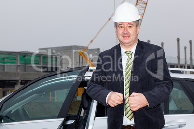 Bauingenier at construction site