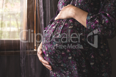 Pregnant women to the window