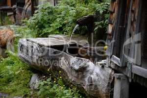 Brunnen im Gebirge