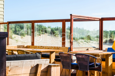 Tasse Kaffee im Restaurant am Strand