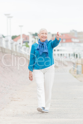 Glückliche Seniorin