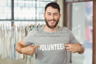 Man showing volunteer text on tshirt