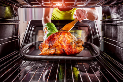 Cooking chicken in the oven at home.