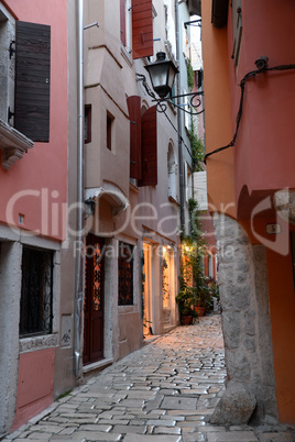 Gasse in Rovinj, abends