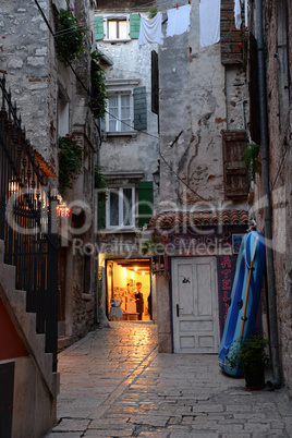 Gasse in Rovinj, abends